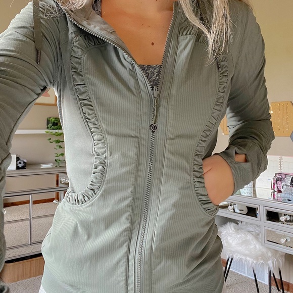 lululemon athletica Jackets & Blazers - Lululemon Dance Studio Jacket • Size 4 • SOLD OUT💚